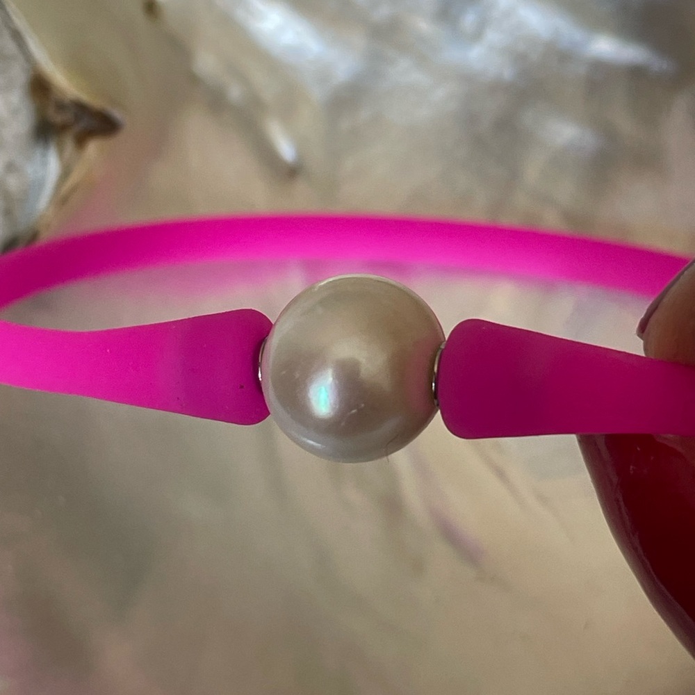 Natural Pearl Silicone Pink Bracelet.